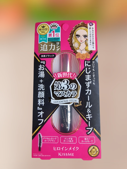 Packaging rose et noire du produit Kiss me Mascara écris en Japonais